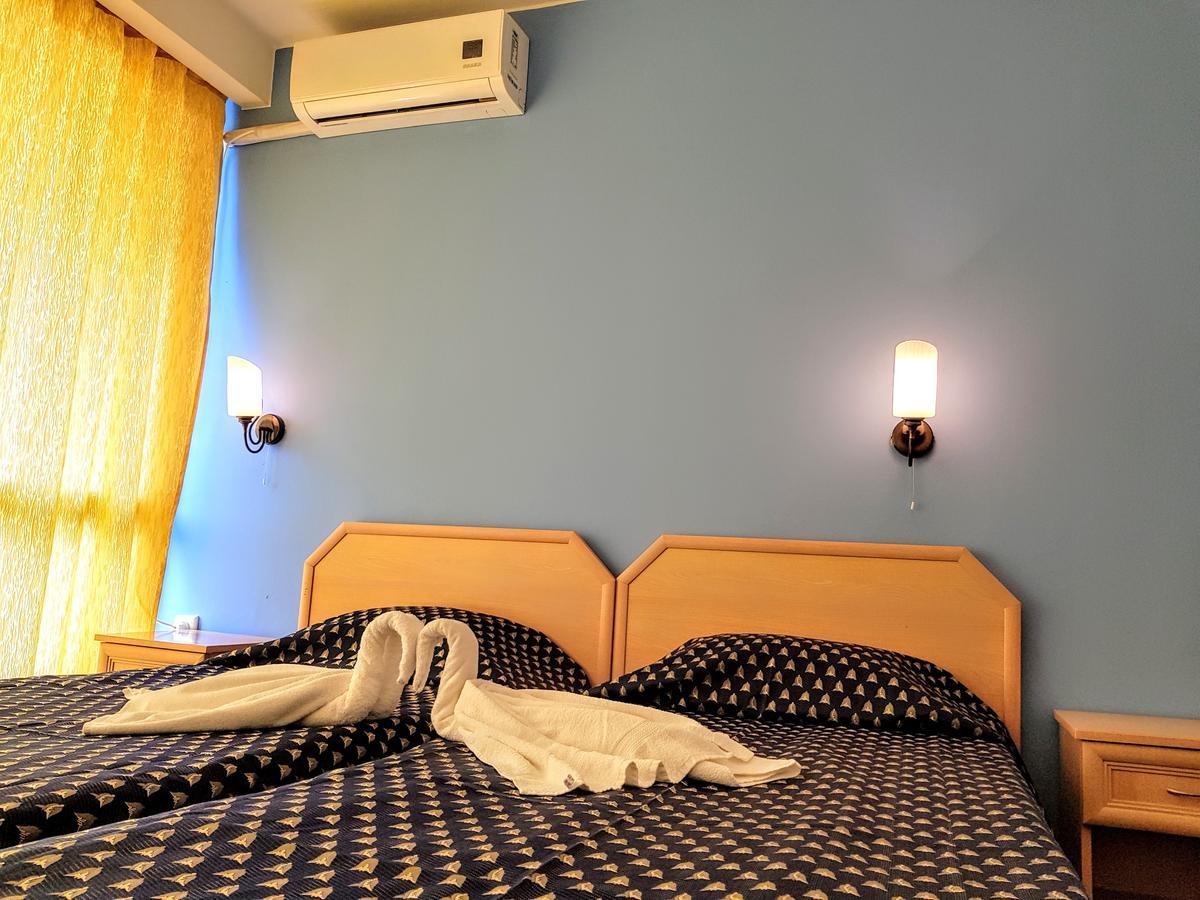 Continental Blu Hotel Slăntjev Brjag Rum bild